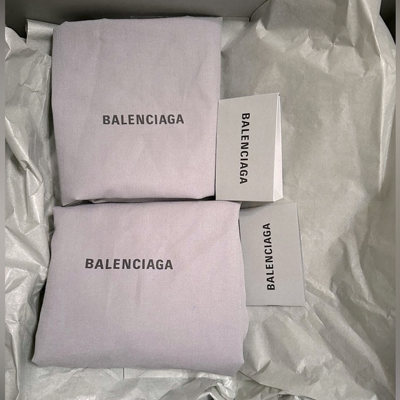 BALENCIAGA - Picture 2 of 4